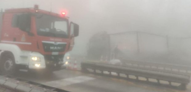 Φορτηγό έπεσε στα διόδια της Εγνατίας Οδού